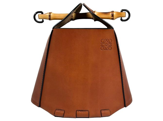 Loewe Bolsa bucket de couro de bambu com alça de mão e crossbody - Tan - vista 3
