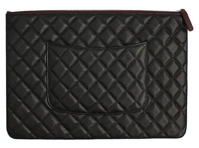 Chanel Clutch Grande in Pelle Trapuntata Nera Caviar Argento CC Serie Nero - vista 3