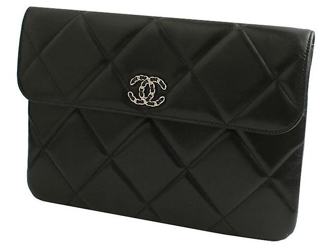 Chanel Schwarze Lammleder gepolsterte Clutch-Tasche mit silberner Hardware - Ansicht 2