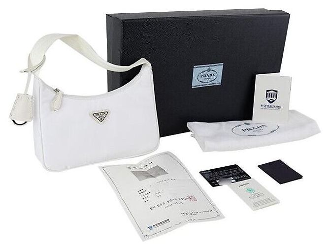 Saffiano Prada Borsa Hobo Re-Edition in tessuto bianco, set completo - vista 7