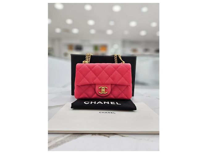 Chanel Nuova Mini Borsa a Tracolla Caviar Cuore con Catena Rosa - vista 11
