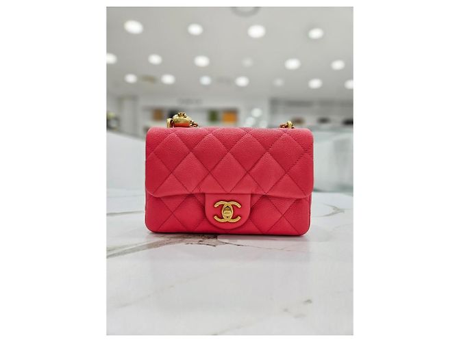 Chanel Nuova Mini Borsa a Tracolla Caviar Cuore con Catena Rosa - vista 12