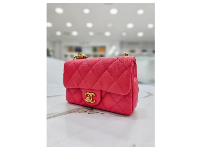 Chanel Nuova Mini Borsa a Tracolla Caviar Cuore con Catena Rosa - vista 13