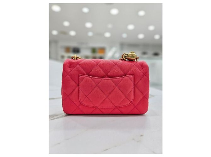 Chanel Nuova Mini Borsa a Tracolla Caviar Cuore con Catena Rosa - vista 15