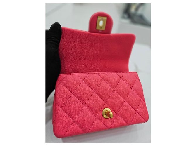Chanel Nuova Mini Borsa a Tracolla Caviar Cuore con Catena Rosa - vista 18