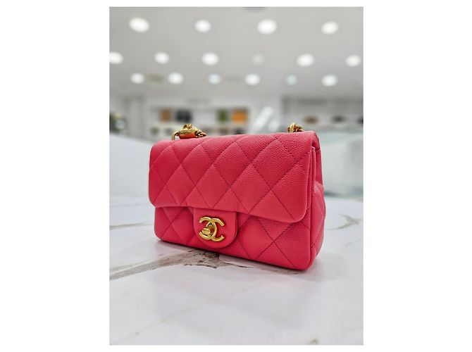 Chanel Nuova Mini Borsa a Tracolla Caviar Cuore con Catena Rosa - vista 3