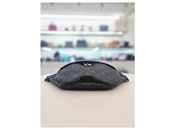 Louis Vuitton Riñonera Discovery PM Bandolera Grado de Exhibición Año Negro - vista 12