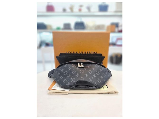 Louis Vuitton Riñonera Discovery PM Bandolera Grado de Exhibición Año Negro - vista 6