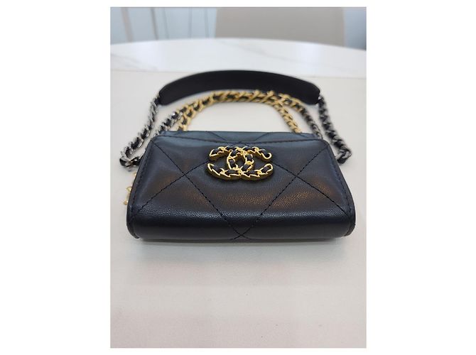 Chanel 19 Chanel Borsa a tracolla WOC mini catena in pelle di agnello - Serie Nero - vista 2