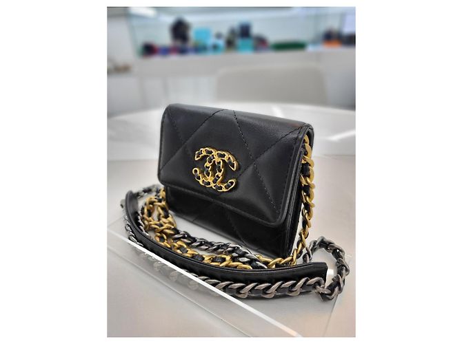 Chanel 19 Chanel Borsa a tracolla WOC mini catena in pelle di agnello - Serie Nero - vista 4