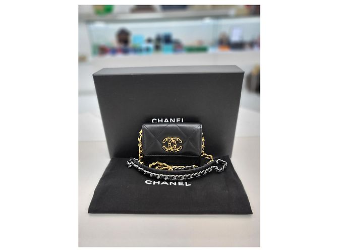 Chanel 19 Chanel Borsa a tracolla WOC mini catena in pelle di agnello - Serie Nero - vista 5