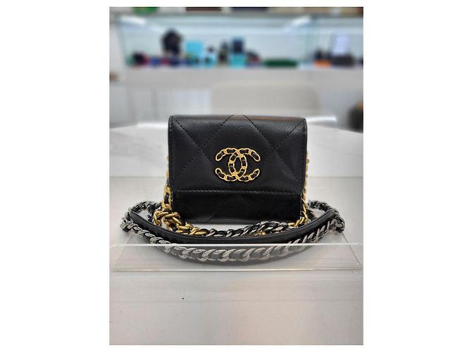 Chanel 19 Chanel Borsa a tracolla WOC mini catena in pelle di agnello - Serie Nero - vista 8