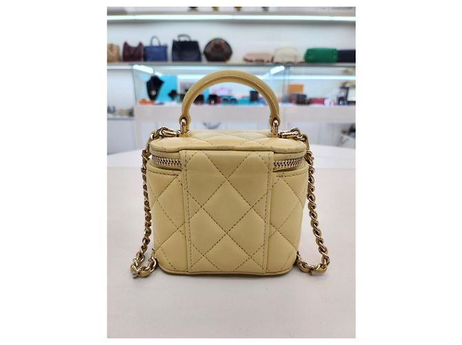 Chanel Borsa a tracolla mini in pelle di agnello con catena Vanity Giallo - vista 12