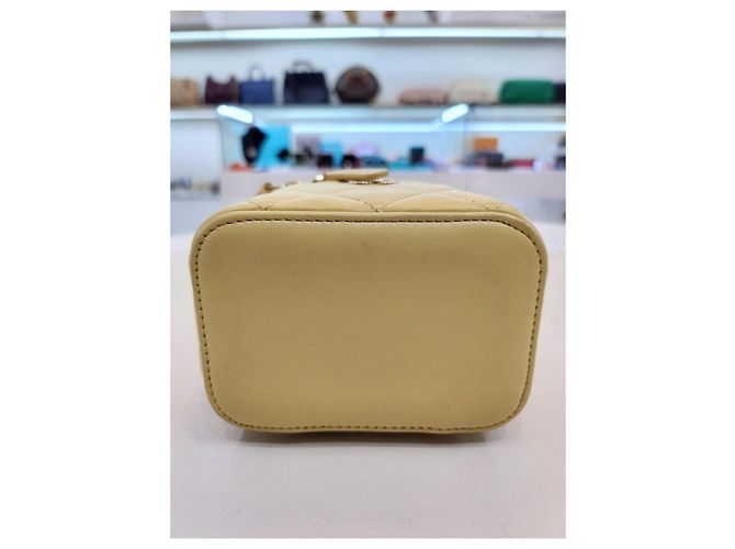 Chanel Borsa a tracolla mini in pelle di agnello con catena Vanity Giallo - vista 13
