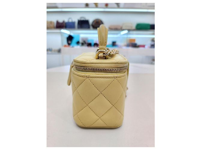 Chanel Borsa a tracolla mini in pelle di agnello con catena Vanity Giallo - vista 14