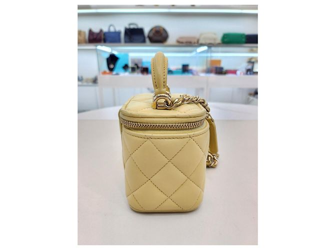 Chanel Borsa a tracolla mini in pelle di agnello con catena Vanity Giallo - vista 15