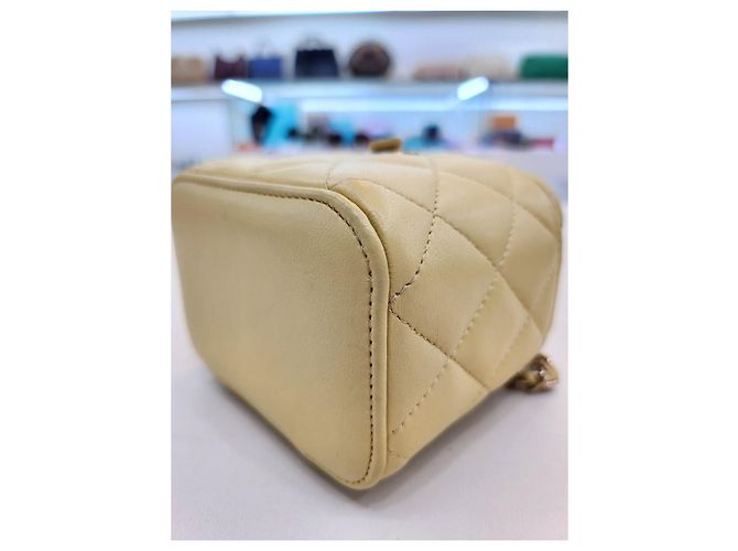 Chanel Borsa a tracolla mini in pelle di agnello con catena Vanity Giallo - vista 16