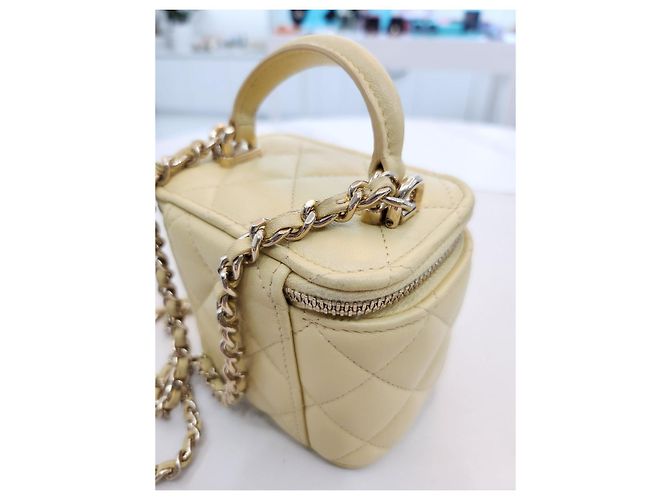 Chanel Borsa a tracolla mini in pelle di agnello con catena Vanity Giallo - vista 18