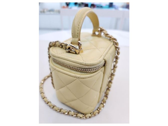 Chanel Borsa a tracolla mini in pelle di agnello con catena Vanity Giallo - vista 19