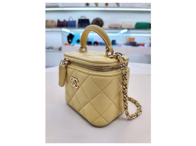 Chanel Borsa a tracolla mini in pelle di agnello con catena Vanity Giallo - vista 3