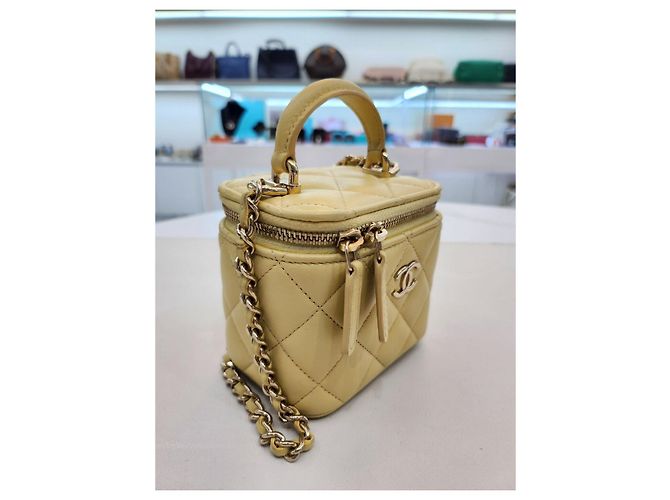 Chanel Borsa a tracolla mini in pelle di agnello con catena Vanity Giallo - vista 4