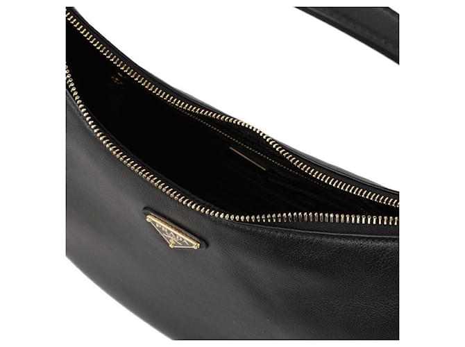 Prada Bolsa de ombro de couro com logo triangular Preto - vista 8