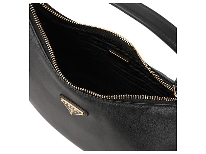 Prada Bolsa hobo de couro com logo triangular Preto - vista 8