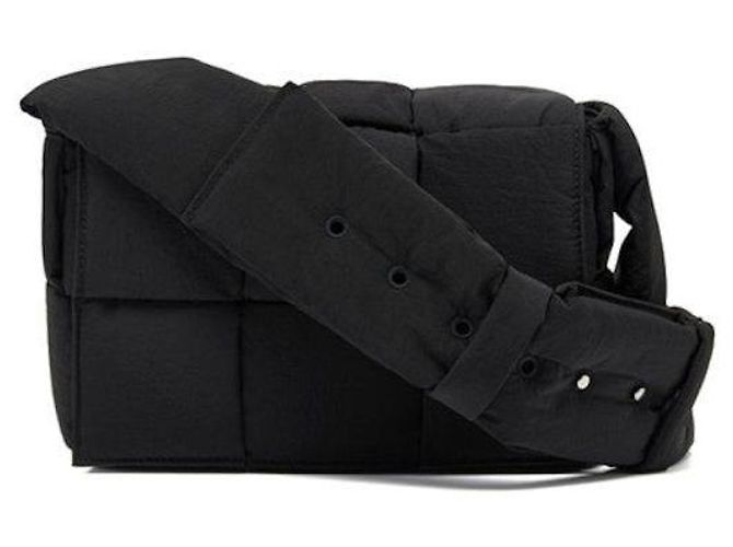 Cassette Bottega Veneta Pequena bolsa transversal acolchoada de tech Preto - vista 2