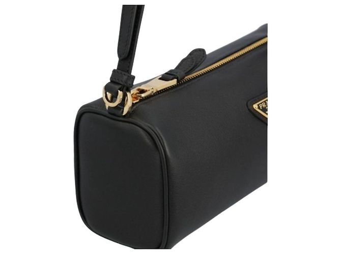 Prada Bolsa de ombro em couro macio preta com logo triangular Preto - vista 7