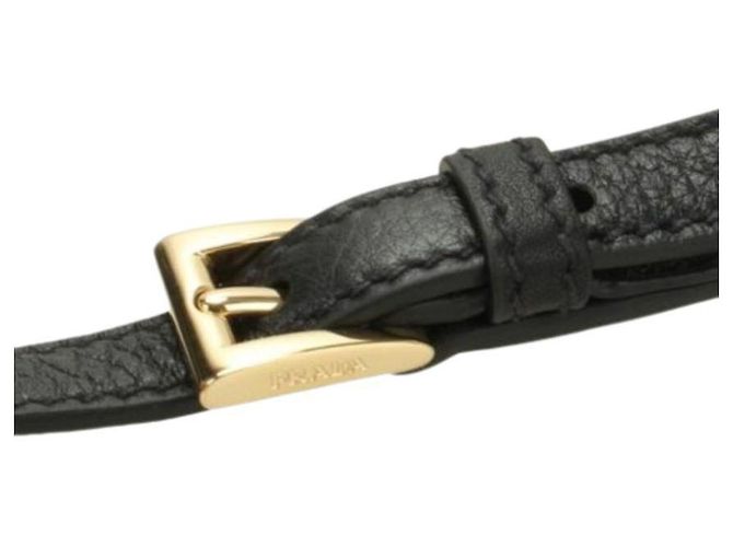 Prada Bolsa de ombro em couro macio preta com logo triangular Preto - vista 9