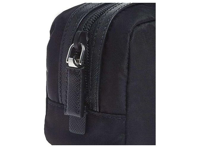 Prada Borsa Pouch in Saffiano Re-Nylon Nero - vista 5