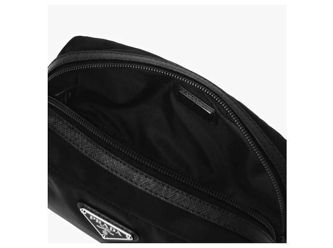 Prada Borsa Pouch in Saffiano Re-Nylon Nero - vista 7