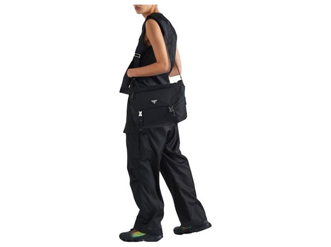 Prada Borsa a tracolla in nylon leggero Nero - vista 10