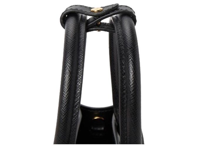 Prada Bolsa Tote Saffiano Preta com Logo Triangular Número do Produto: NZV Preto - vista 6