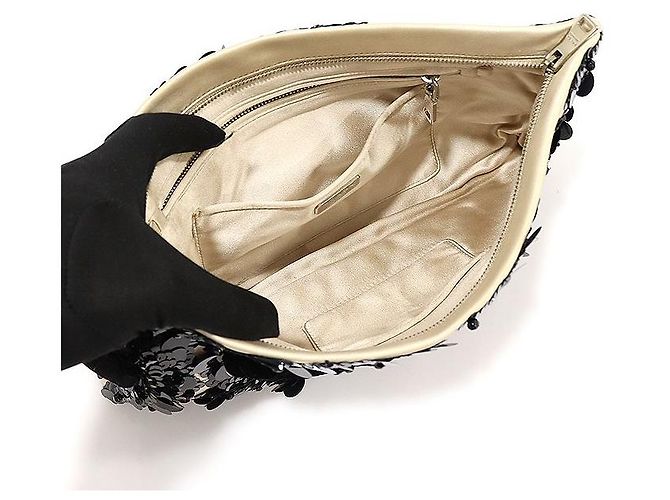 Prada Beige Satin Clutch mit schwarzen Paillettenblumen Braun - Ansicht 4