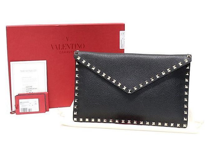 Valentino Clutch Envelope em Couro Preto com Studs Dourados Rockstud - vista 2