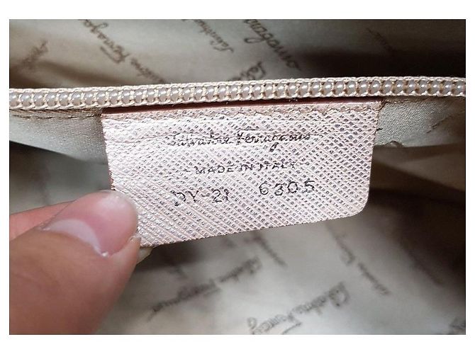 Salvatore Ferragamo Borsa a spalla con logo Gancini in legno Rosa - vista 10