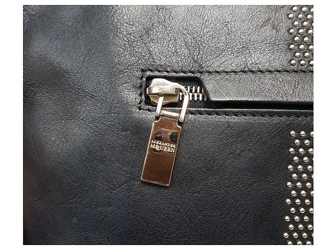 Alexander Mcqueen Clutch borchiata Nero - vista 3