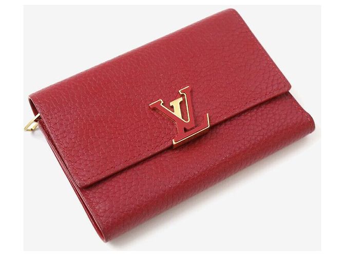 Louis Vuitton Billetera Compacta Capucines en Taurillon Roja - vista 5