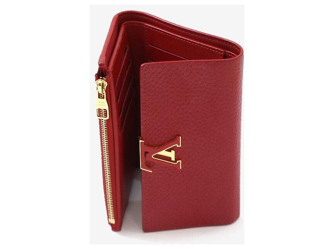 Louis Vuitton Billetera Compacta Capucines en Taurillon Roja - vista 6