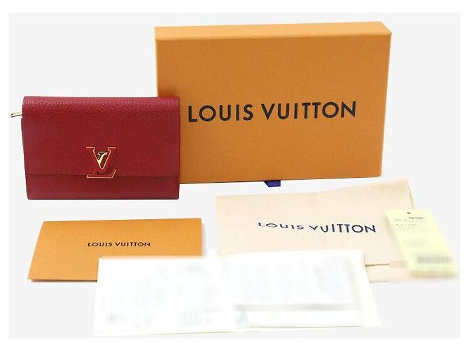 Louis Vuitton Billetera Compacta Capucines en Taurillon Roja - vista 8