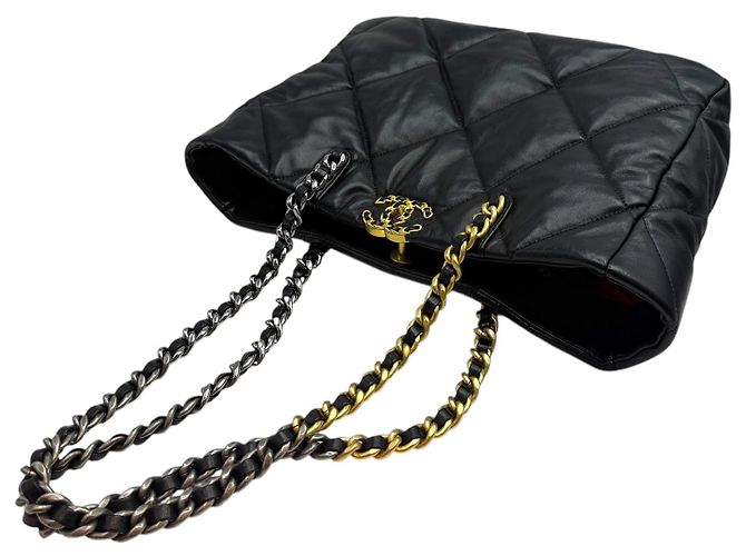 Chanel 19 Chanel Borsa a spalla grande in pelle di agnello lucida nera Nero - vista 6