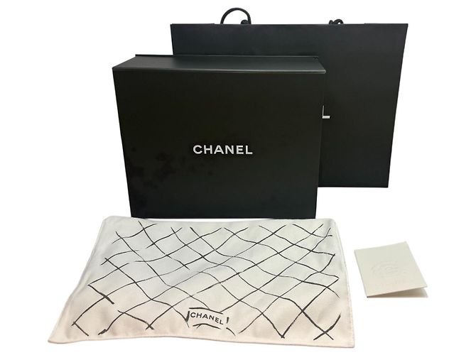 Chanel Borsa a spalla Caviar Classic grande nera e oro Nero - vista 9