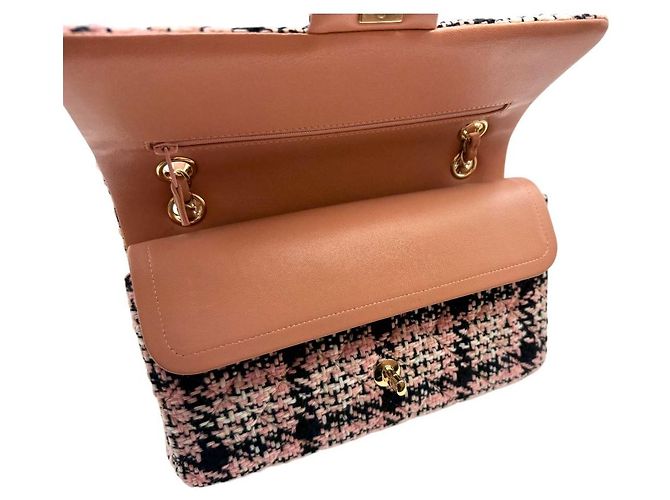 Chanel Borsa a tracolla in tweed classico medio interno chip oro Rosa - vista 7