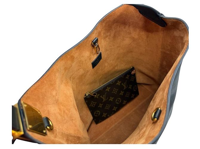 Louis Vuitton Borsa a Spalla Low Key Hobo MM Nera Nero - vista 7