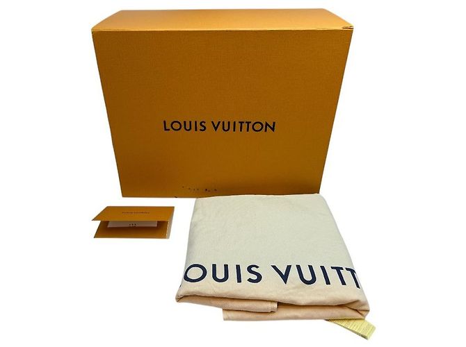 Louis Vuitton Borsa a Spalla Low Key Hobo MM Nera Nero - vista 8
