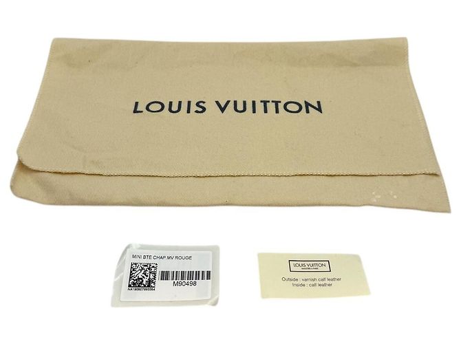 Louis Vuitton Borsa a tracolla mini Bouatte Sapo in vernice rossa Rosso - vista 9