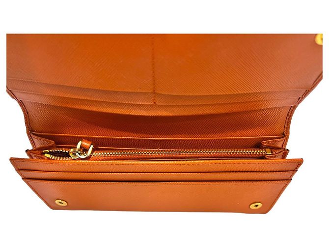 Prada Portafoglio lungo da donna Saffiano con hardware dorato Arancione - vista 5