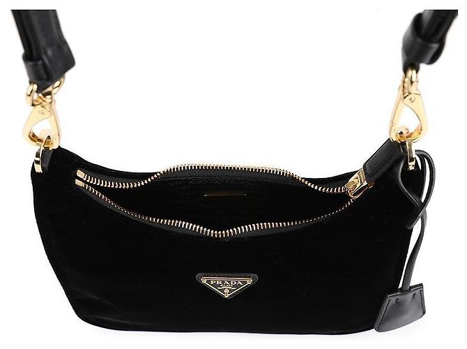 Prada Mini Schultertasche aus Napa-Velours - Ansicht 7