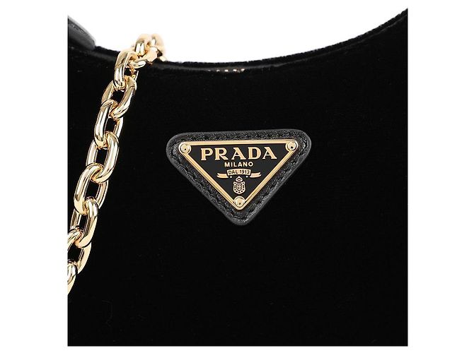 Prada Mini Schultertasche aus Napa-Velours - Ansicht 9
